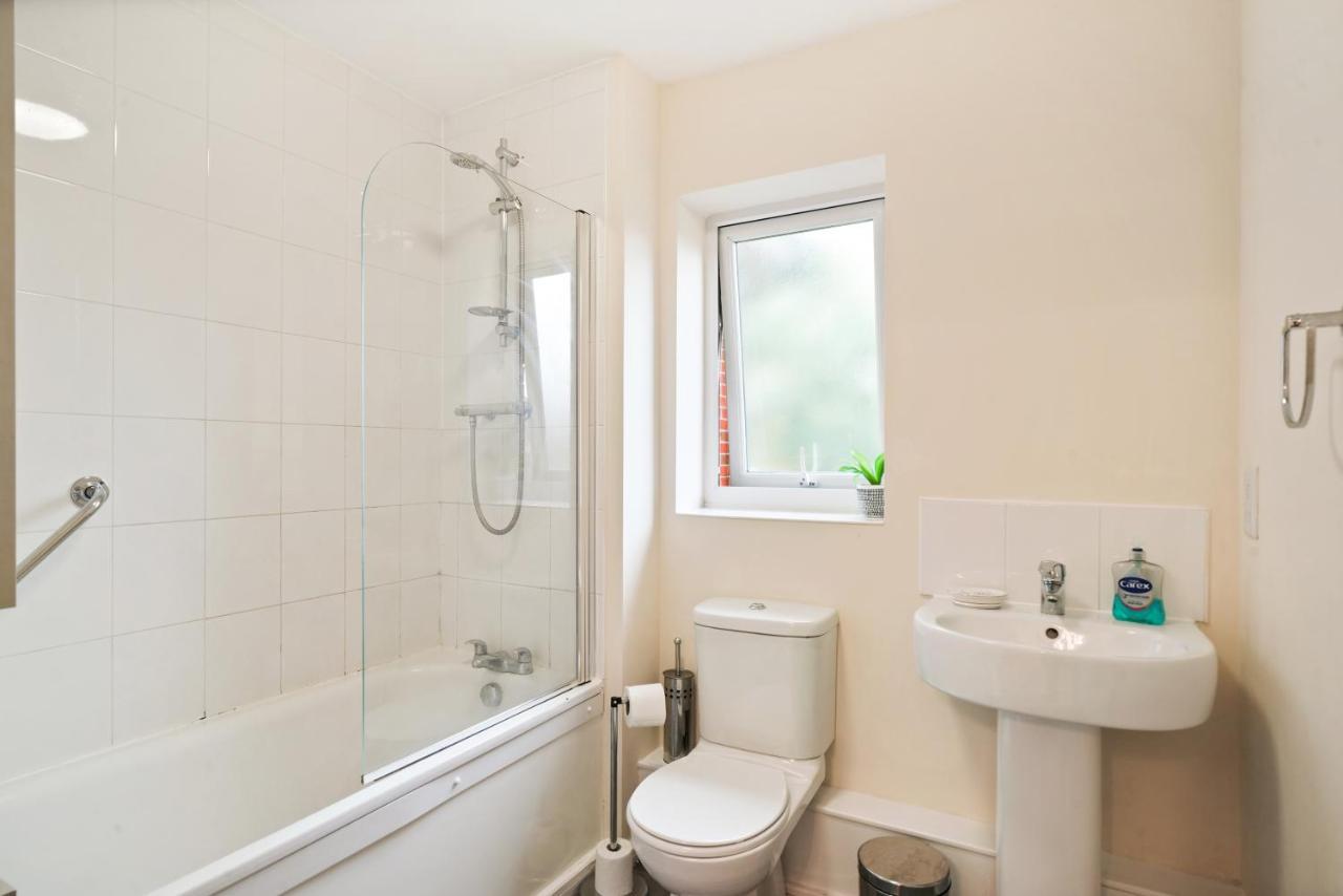 Peaceful 2Br Flat With Historic Bottle Kilns View & Free Parking Located Near City Centre Stoke-on-Trent Exterior foto